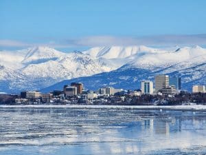 Winterzicht op Anchorage, Alaska met skyline