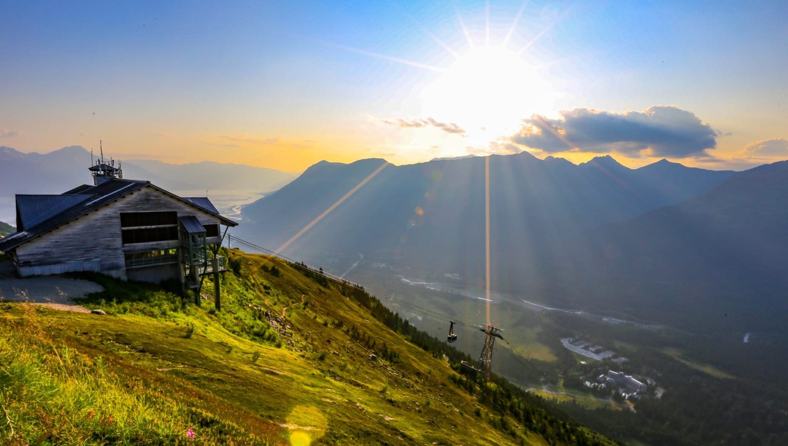 Uitzicht op bergen vanaf Alyeska Resort in Girdwood