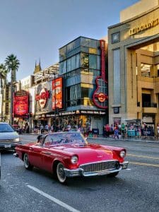 Classic car op Hollywood Boulevard in Los Angeles