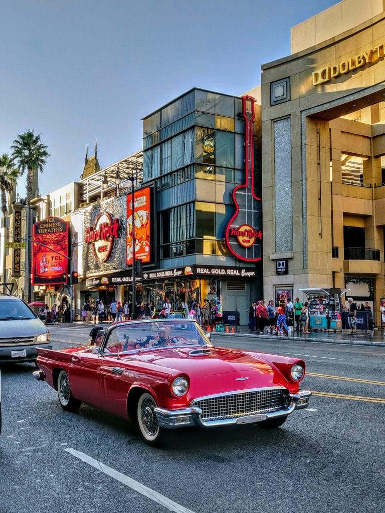 Classic car op Hollywood Boulevard in Los Angeles