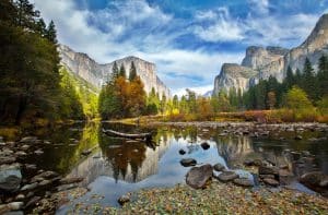 Yosemite Valley in herfstkleuren, Californië