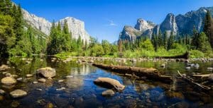Yosemite Valley met rotsformaties in Californië
