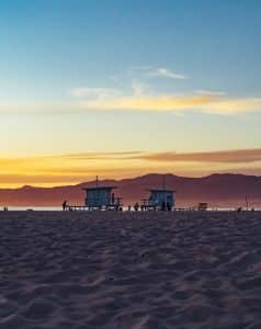 Venice Beach in Los Angeles bij zonsondergang