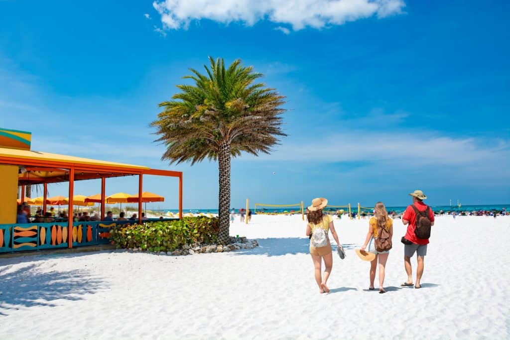 Strandrestaurant en mensen op Clearwater Beach, Florida