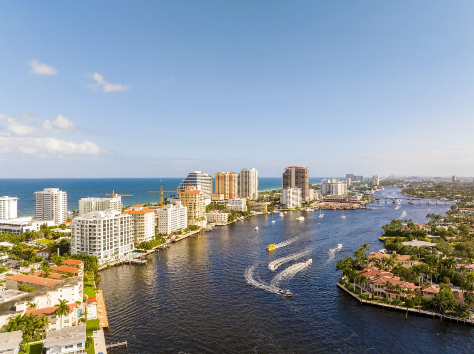 Skyline van Fort Lauderdale in Florida met waterwegen