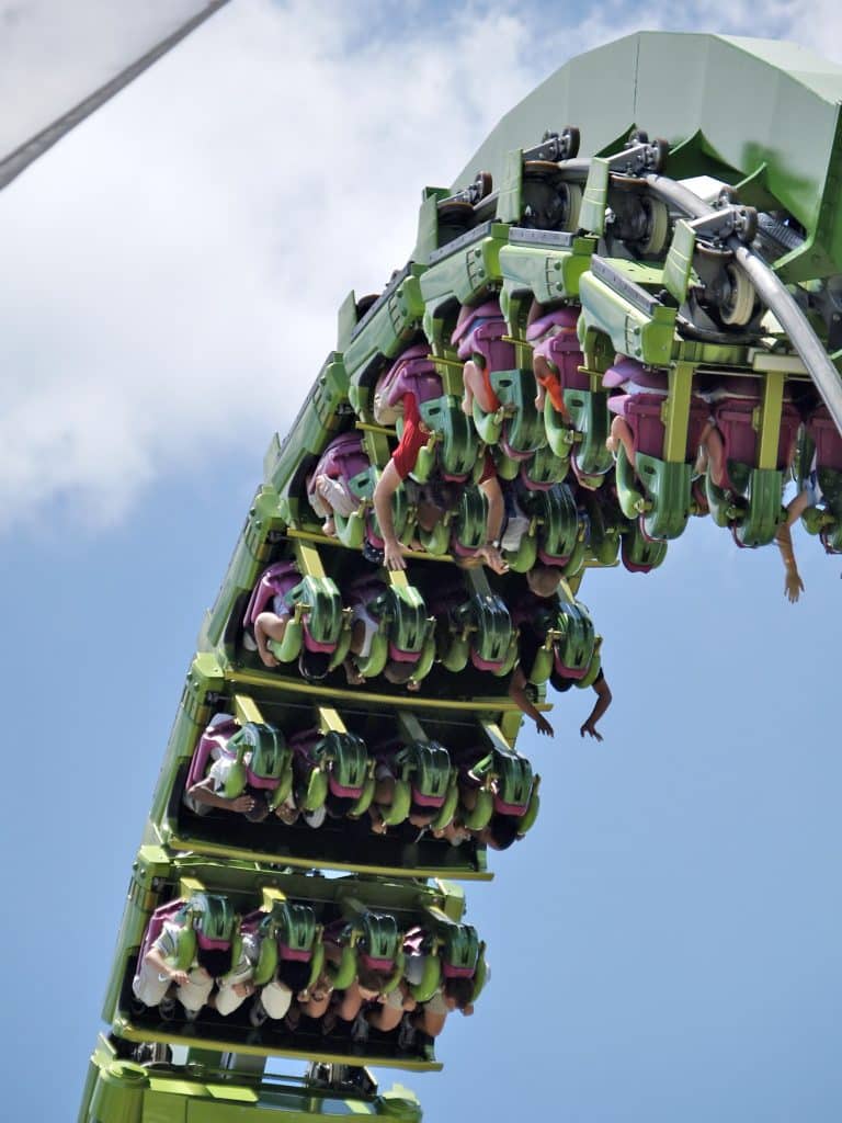 Achtbaan in Orlando, Florida in actie