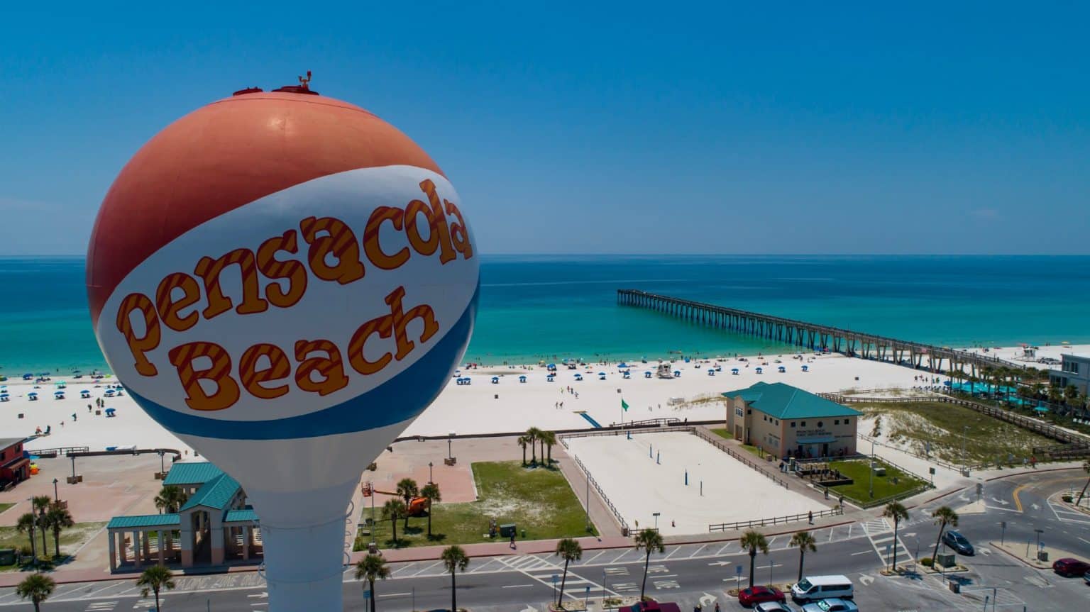 Pensacola Beach met pier en strand in Florida