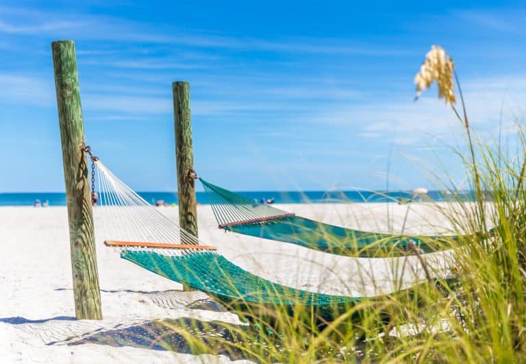 Hangmat aan het strand op St. Pete Beach, Florida