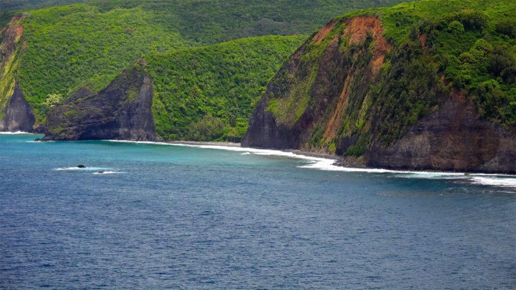 Kliffen en kustlijn op Big Island, Hawaii