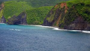 Kliffen en kustlijn op Big Island, Hawaii