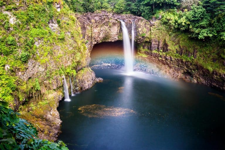 Rainbow Falls waterval op Big Island, Hawaii
