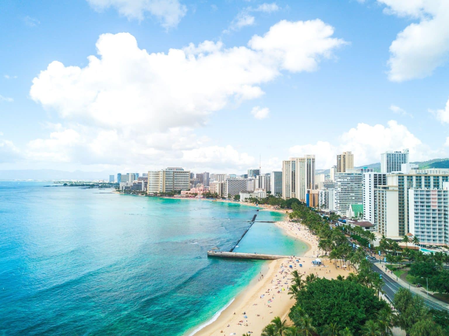 Skyline van Honolulu met Waikiki Beach, Hawaii