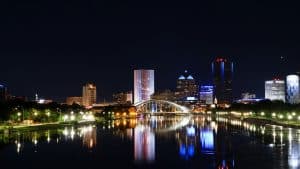 Nachtelijke skyline van Rochester New York