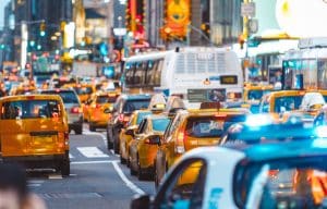 Gele taxi’s in het verkeer in New York City