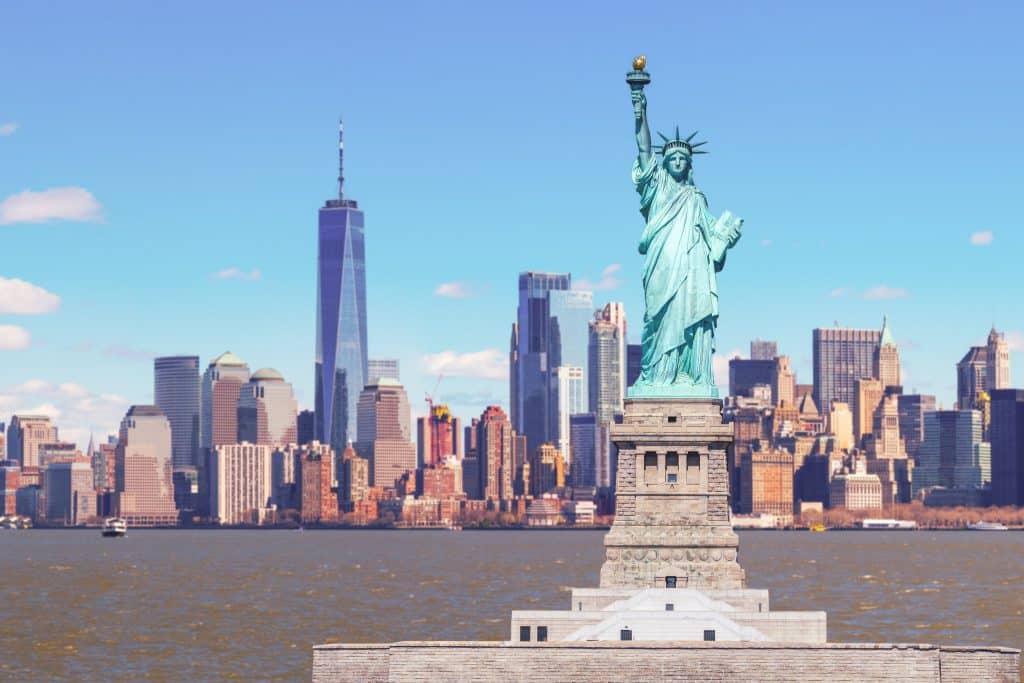 Vrijheidsbeeld in New York City met skyline