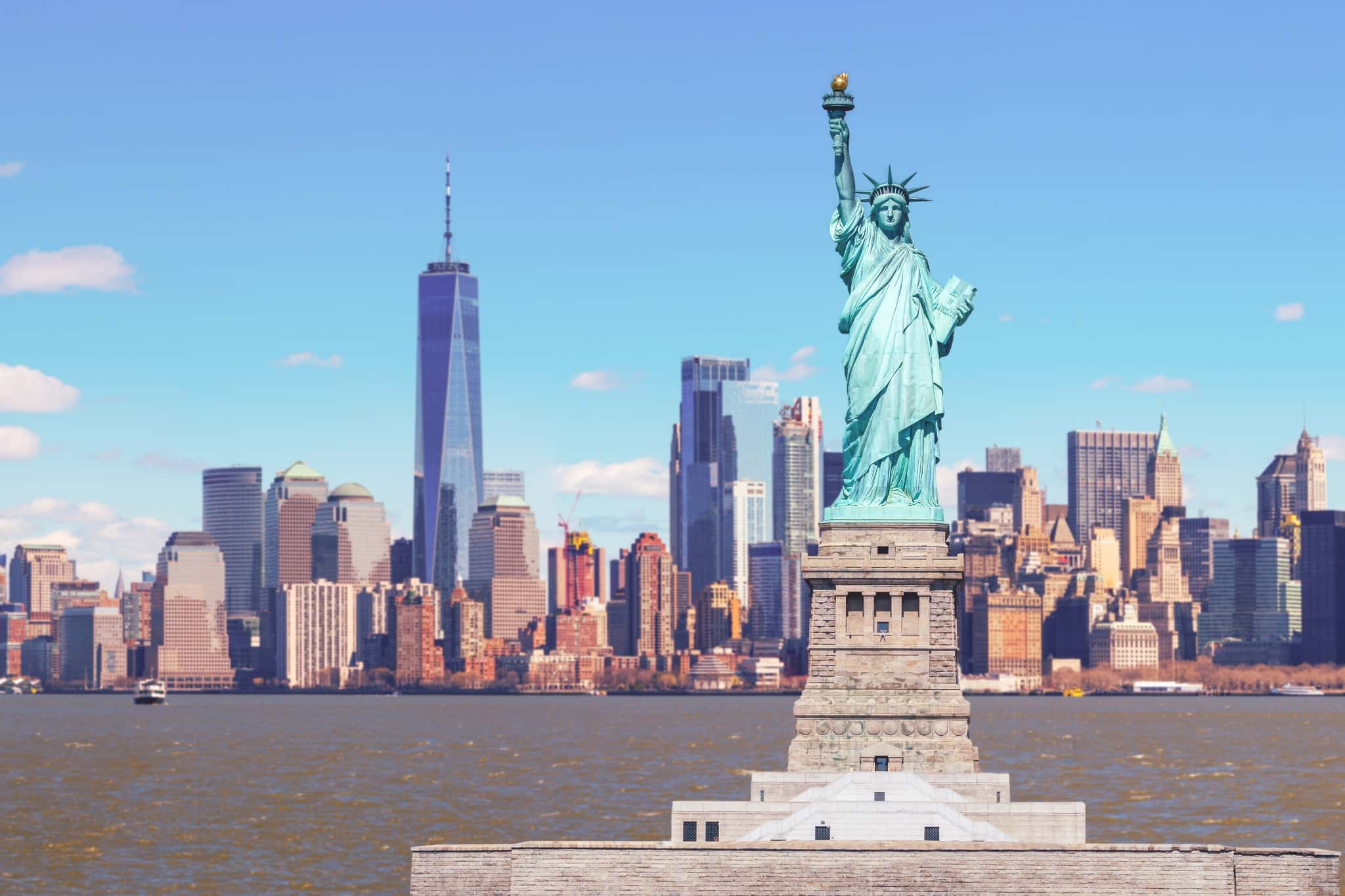 Vrijheidsbeeld in New York City met skyline