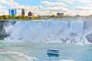 Boottocht bij de watervallen van Niagara Falls