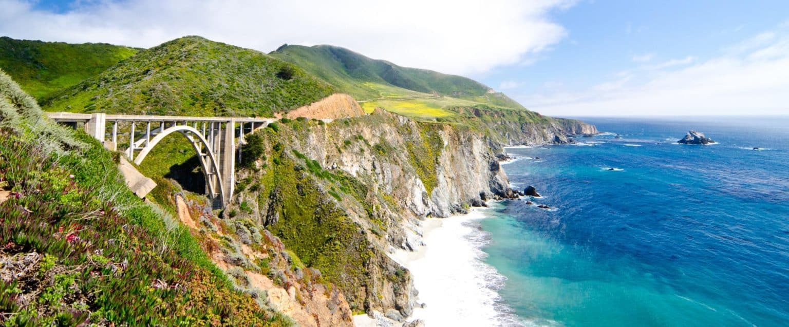 Bixby Creek Bridge en oceaan in Big Sur, California