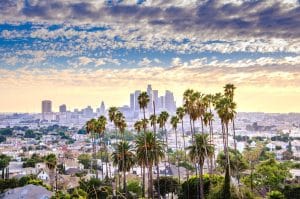 Skyline van Los Angeles bij zonsopkomst