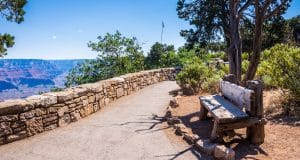 Bankje langs wandelpad Grand Canyon National Park Arizona