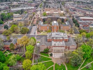 Luchtfoto van universiteitscampus in Tuscaloosa, Alabama