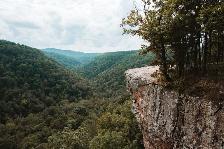 Uitzicht vanaf klif in Fayetteville, Arkansas