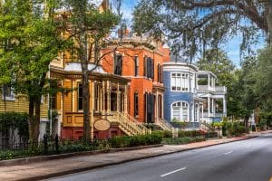 Gekleurde huizen in Savannah, Georgia