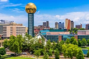 Sunsphere toren en skyline van Knoxville, Tennessee