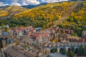Vail Colorado dorp met herfstkleuren