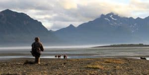 Fotograaf met beren tijdens Chinitna Bay Bear Viewing