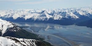 Bergen en kustlijn bij Anchorage tijdens Anchorage Flightseeing Experience
