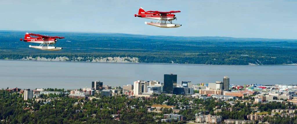 Watervliegtuigen boven Anchorage tijdens Anchorage Flightseeing Experience