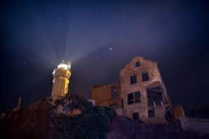 Alcatraz vuurtoren en ruïne tijdens avondtour