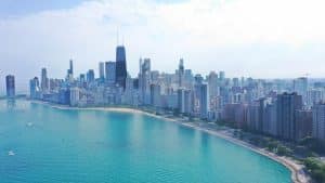 Skyline van Chicago Illinois met strand en water