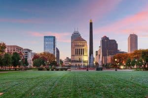 War Memorial in Indianapolis, Indiana bij zonsondergang