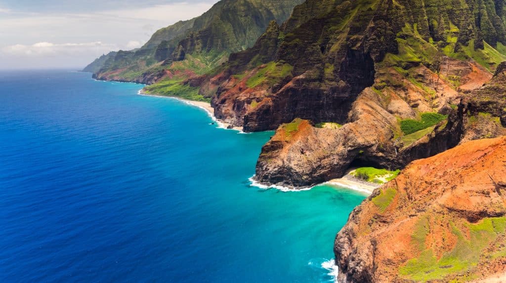 Na Pali kustlijn luchtfoto op Kauai, Hawaii