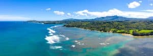 Koraalrif bij Princeville Hawaii vanuit de lucht