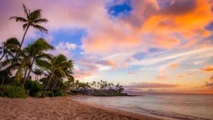 Zonsondergang bij Kapalua strand op Maui Hawaii