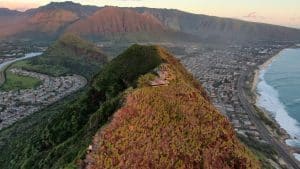 Uitzicht vanaf bergtop op Oahu Hawaii
