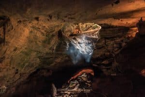 Lichtinval in grote grot in Carlsbad Caverns National Park, New Mexico