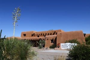 Visitor Center in adobe-stijl in White Sands, New Mexico
