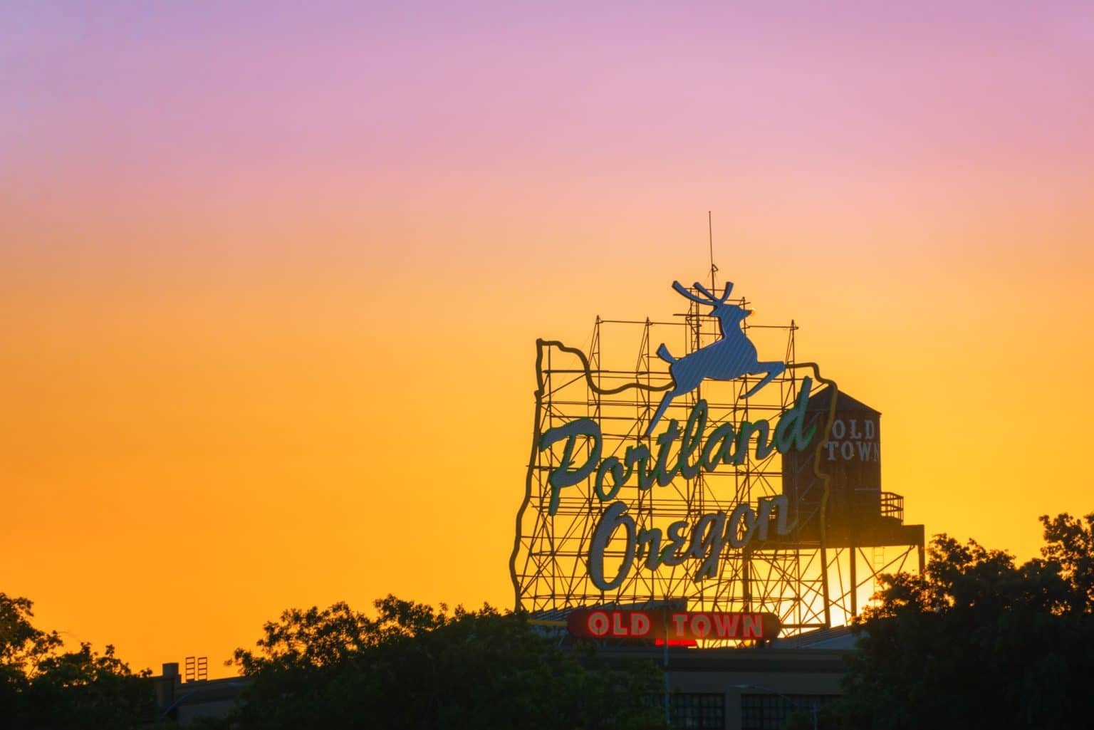 Portland Old Town bord bij zonsondergang