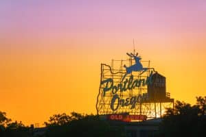 Portland Old Town bord bij zonsondergang