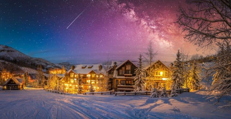 Winterresort onder sterrenhemel in Aspen, Colorado
