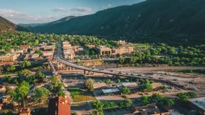 Overzicht van Glenwood Springs, Colorado vanuit de lucht