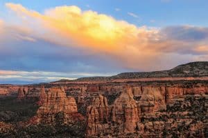 Rotsformaties bij zonsondergang in Grand Junction, Colorado