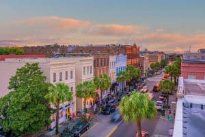 Historische huizen in Charleston South Carolina bij zonsondergang travel south roadtrip