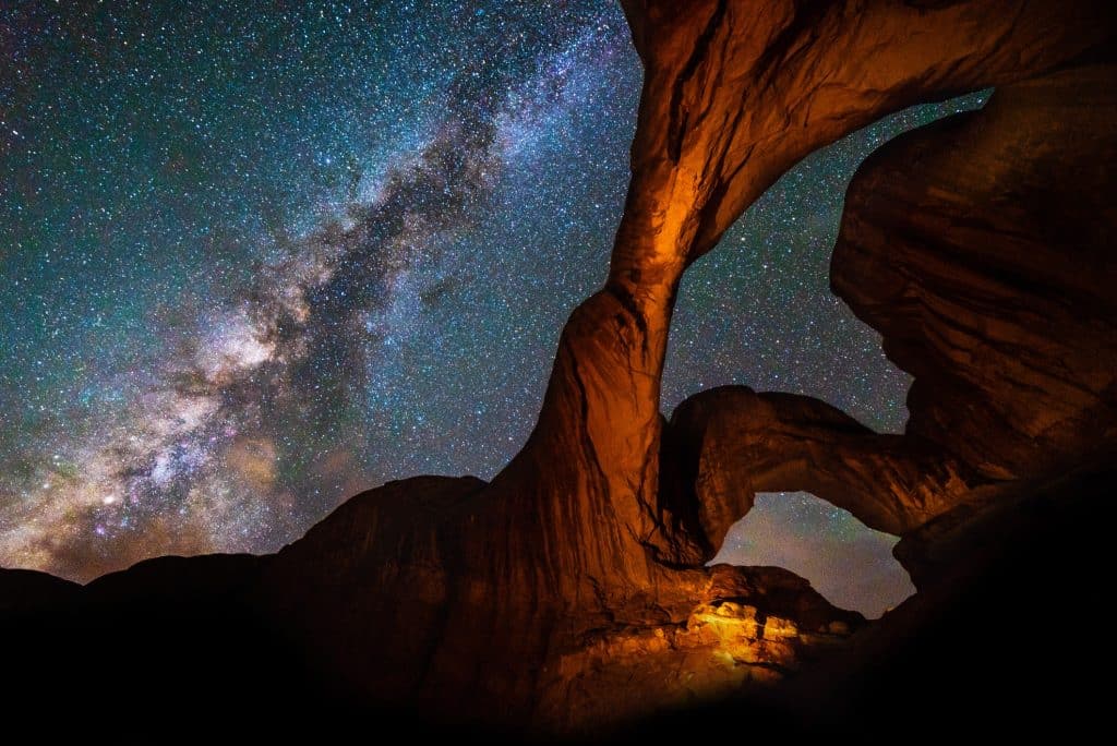 Double Arch in Moab, Utah onder de Melkweg
