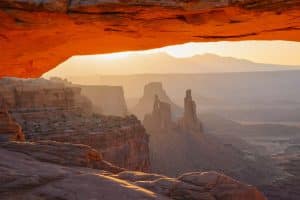Mesa Arch in Moab, Utah bij zonsopkomst