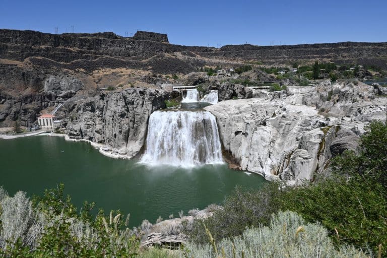 Waterval in Twin Falls, Idaho met zonlicht